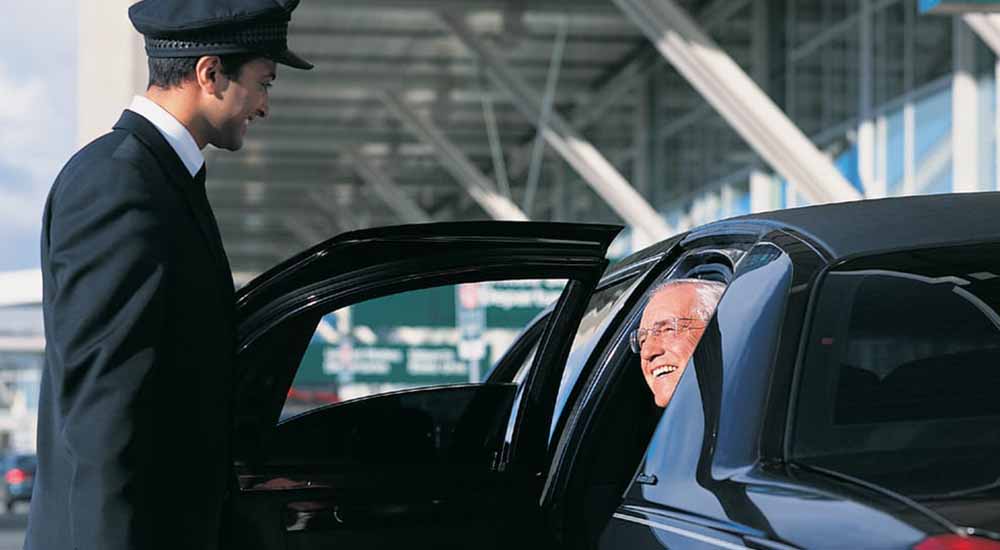 Basic Considerations While Tipping a Driver to the Airport